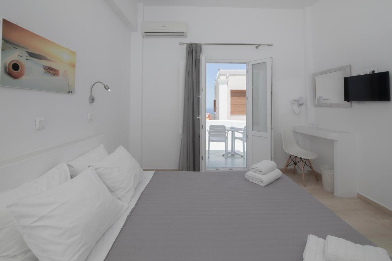 Evas House Hotel Fira  Exterior photo
